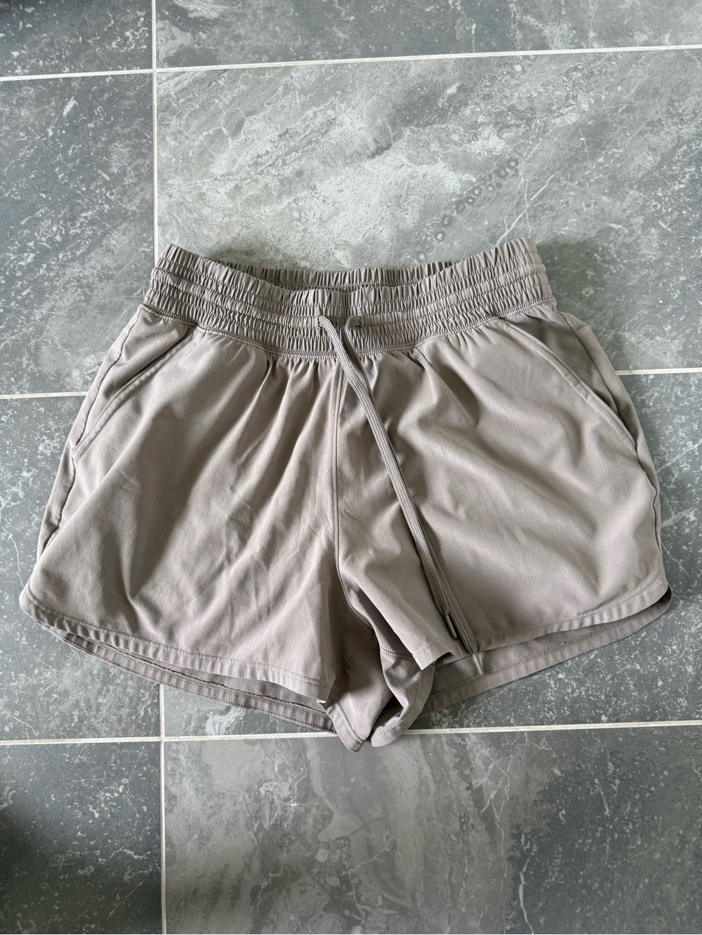 YPB Abercrombie Everyday Elastic-Waist Women’s Shorts in Taupe
